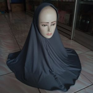 Ini adalah Jilbab Sport Jumbo Abu size: 69cmx80cm, material: jersey, color: grey, brand: jilbabsportbojonegoro, age_group: all ages, style: muslimah headwear, sporty muslimah,, gender: female, pattern: plain,