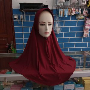 Ini adalah Jilbab Sport Jumbo Marun size: 69cmx80cm, material: jersey, color: maroon, brand: jilbabsportbojonegoro, age_group: all ages, style: muslimah headwear, sporty muslimah,, gender: female, pattern: plain,