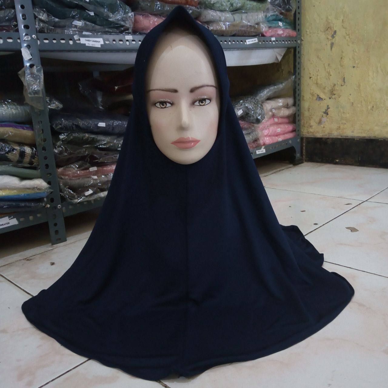 Ini adalah Jilbab Sport Jumbo Navy size: 69cmx80cm, material: jersey, color: navy, brand: jilbabsportbojonegoro, age_group: all ages, style: muslimah headwear, sporty muslimah,, gender: female, pattern: plain,