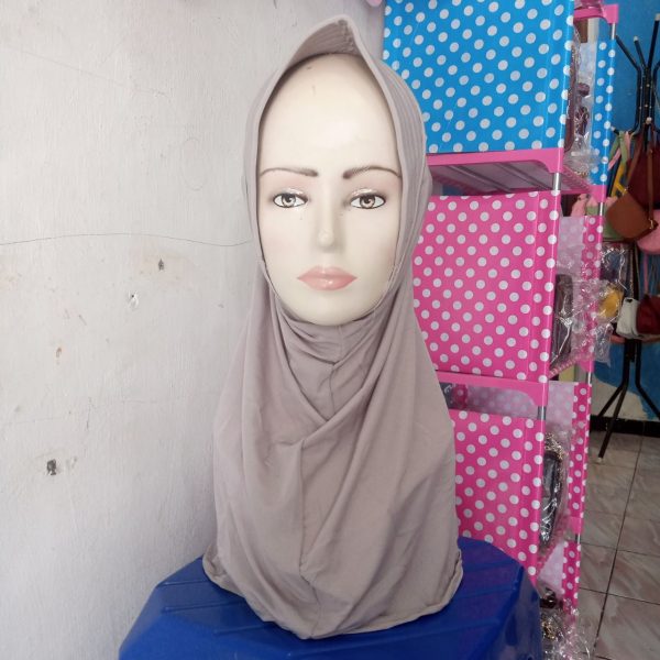 Ini adalah Jilbab Sport Silver size: 23cmx54cm, material: jersey, color: grey silver, brand: jilbabsportbjn, age_group: all ages, style: muslimah headwear, sporty muslimah,, gender: female, pattern: plain,