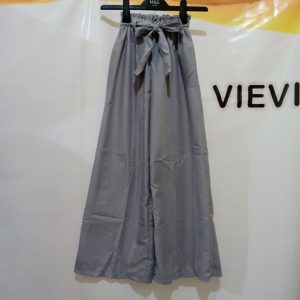 Ini adalah Kulot Mola Abu size: Panjang 91cm x Lingkar Pinggang 70cm, material: wolycrepe, color: grey, brand: kulotmolabojonegoro, age_group: all ages, style: cool fashion culottes, gender: female, pattern: plain,