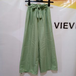 Ini adalah Kulot Mola Hijau size: Panjang 91cm x Lingkar Pinggang 70cm, material: wolycrepe, color: green, brand: kulotmolabojonegoro, age_group: all ages, style: cool fashion culottes, gender: female, pattern: plain,