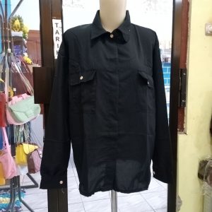 Ini adalah Blouse Gita Hitam size: LD 100cm, material: cotton, color: black, brand: blousegitabojonegoro, age_group: all ages, style: simply blouse, gender: female, pattern: plain,