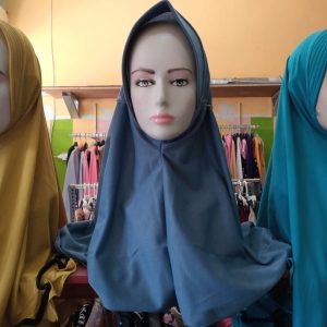 Ini adalah Jilbab Serut Sekolah M Abu size: M, material: cotton, color: grey, brand: jilbabsekolahbojonegoro, age_group: all ages, style: headwear muslimah, casual headwear, gender: female, pattern: plain,