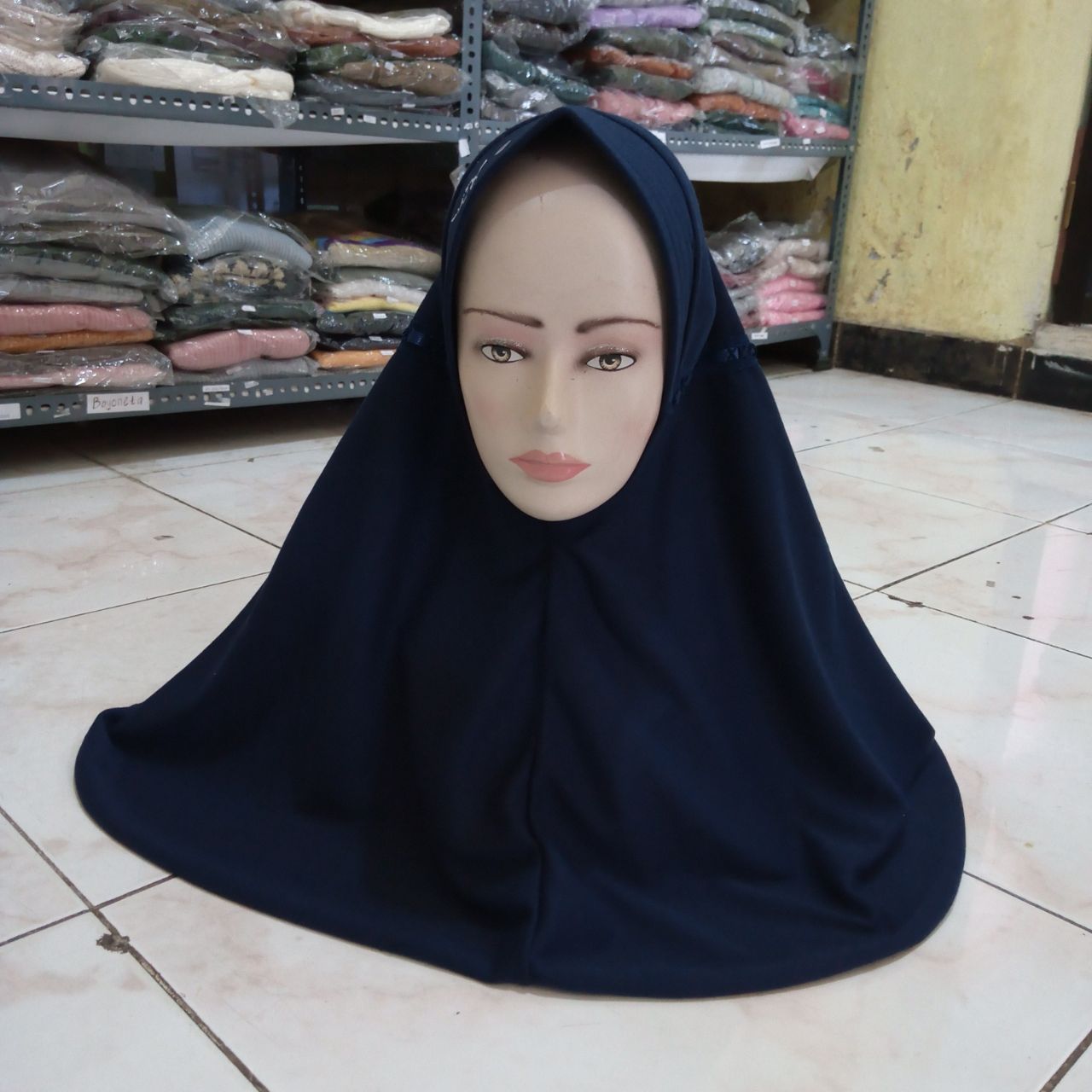 Ini adalah Jilbab Serut Sekolah M Navy size: M, material: cotton, color: navy, brand: jilbabsekolahbojonegoro, age_group: all ages, style: headwear muslimah, casual headwear, gender: female, pattern: plain,