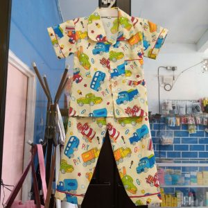 Ini adalah Piyama Anak M Karakter size: LD56cmxPB35cmxPC47cm, material: katun polimikro, color: white, brand: piyamaanakbojonegoro, age_group: kids, style: cutie kids pajamas, gender: unisex, pattern: cars cartoon printing,