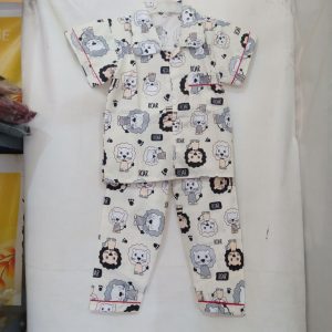 Ini adalah Piyama Anak XL Karakter size: LD75cmxPB49cmxPC67cm, material: katun, color: white, brand: piyamaanakbojonegoro, age_group: kids, style: cutie kids pajamas, gender: unisex, pattern: roar cartoon printing,