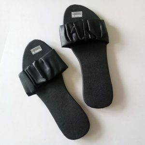 Ini adalah Sandal Serut Uk 38 Hitam size: 38, material: sponge, color: black, brand: sandalserutbojonegoro, age_group: all ages, style: cutie footwear, gender: female, pattern: plain,