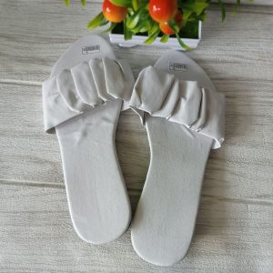 Ini adalah Sandal Serut Uk 39 Putih size: 39, material: sponge, color: white, brand: sandalserutbojonegoro, age_group: all ages, style: cutie footwear, gender: female, pattern: plain,