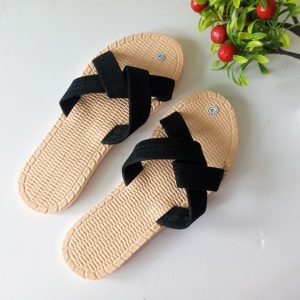 Ini adalah Sandal Sue Uk 40 Hitam size: 40, material: sponge, color: black, brand: sandalsuebojonegoro, age_group: all ages, style: simply footwear, gender: female, pattern: plain,