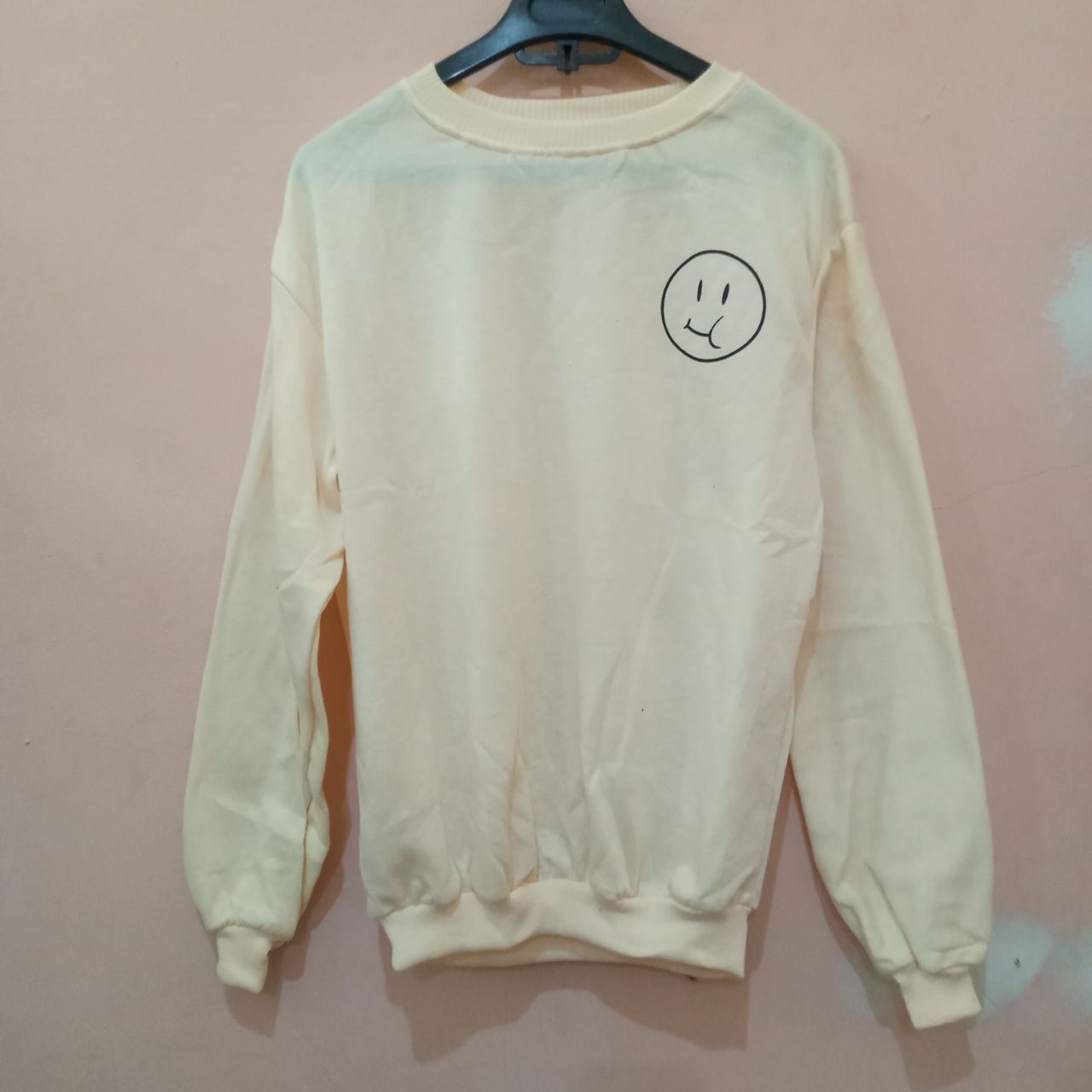 Ini adalah Sweater Emo Cream size: LD 90cm, Panjang 60cm, material: Fleece, color: cream, brand: sweateremobjn, age_group: all ages, style: cutie couple sweater, gender: unisex, pattern: plain with sablon,