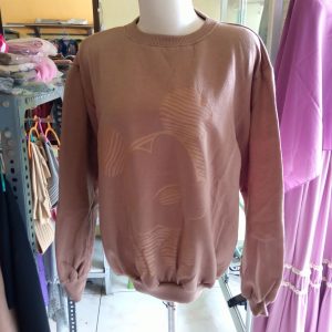 Ini adalah Sweater Mickey Mocca size: LD 90cm, Panjang 60cm, material: Fleece, color: chocholae mocca, brand: sweatermickbjn, age_group: all ages, style: couple sweater, gender: unisex, pattern: plain with cartoon sablon,