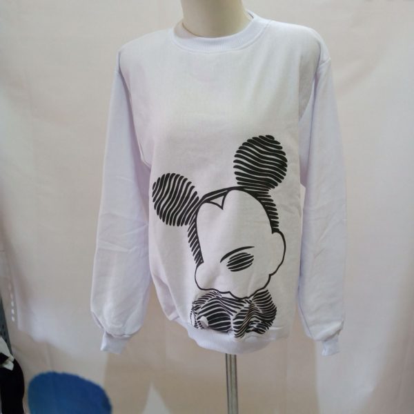 Ini adalah Sweater Mickey Putih size: LD 90cm, Panjang 60cm, material: Fleece, color: white, brand: sweatermickbjn, age_group: all ages, style: couple sweater, gender: unisex, pattern: plain with cartoon sablon,