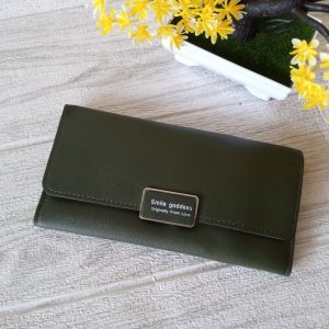 Ini adalah Dompet Panjang 6016 Army size: medium, material: sintetis, color: green army, brand: dompet6016bojonegoro, age_group: all ages, style: simply long wallet, gender: female, pattern: plain,