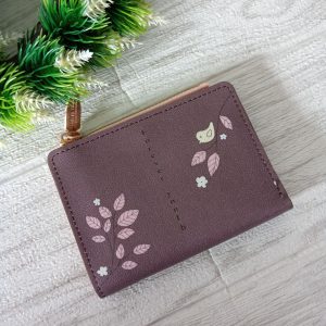 Ini adalah Dompet Preti Coklat size: Mini, material: sintetis, color: chocholate, brand: domeptpretibjn, age_group: all ages, style: cool minimalis wallet, gender: female, pattern: printing leaf,