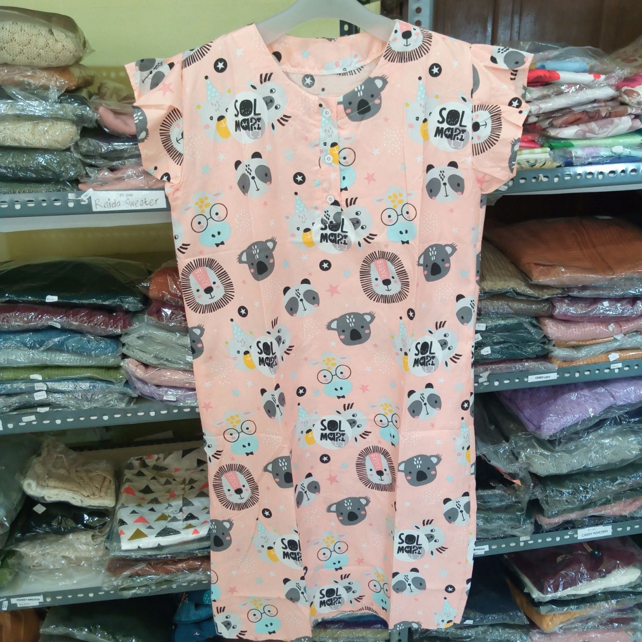 Ini adalah Daster Kajep Cat Orange size: P95cmxLD104cm, material: cotton, color: orange, brand: dasterkajepbojonegoro, age_group: all ages, style: casual daster, gender: female, pattern: printing cartoon cat,