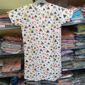 Ini adalah Daster Kajep Segitiga Putih size: P95cmxLD104cm, material: cotton, color: white, brand: dasterkajepbojonegoro, age_group: all ages, style: casual daster, gender: female, pattern: printing cartoon triangle,