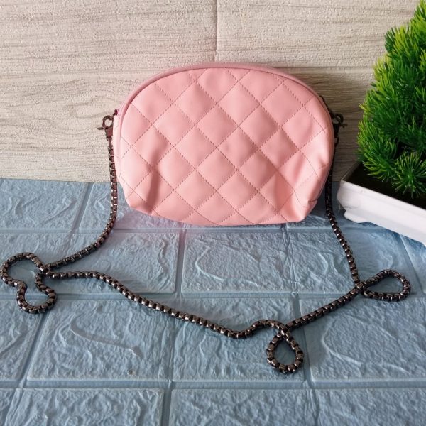 Ini adalah Tas Bakpao Baby Pink size: 20cm x 13cm, material: synthetic, color: pink, brand: tasbakpaobojonegoro, age_group: all ages, style: fashionable sling bag, gender: female, pattern: plain stones,