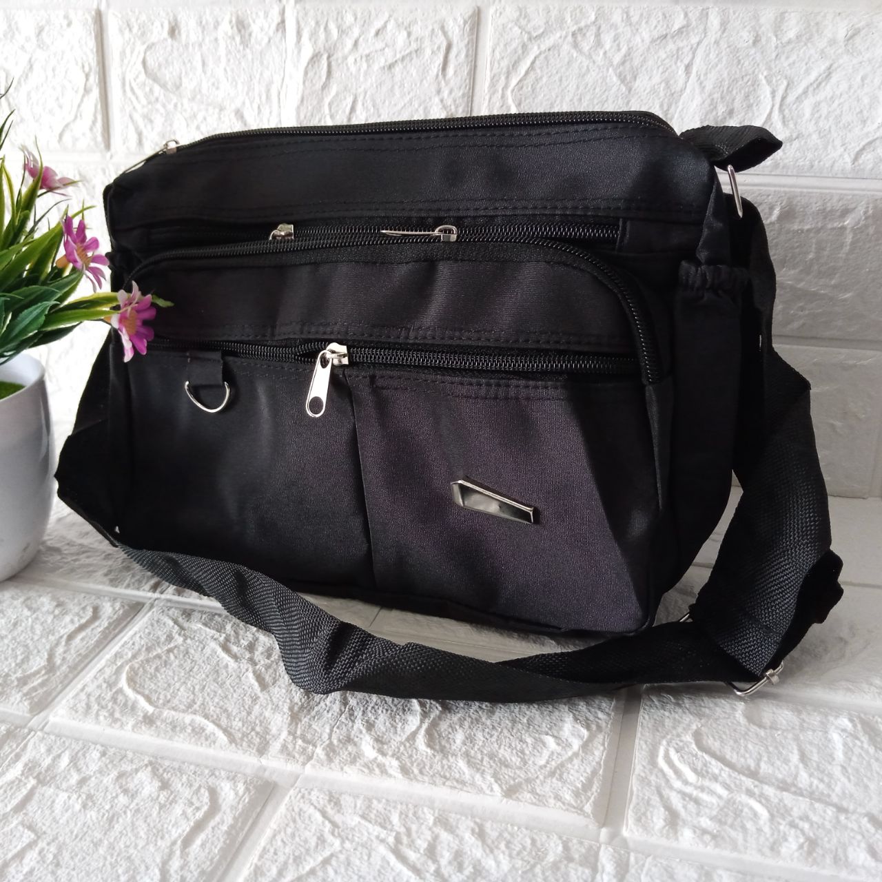 Ini adalah Tas Nata Hitam size: panjang 30 cm x tinggi 19 cm x lebar 11 cm, material: synthetic, color: black, brand: tasslingnatabojonegoro, age_group: all ages, style: travel sling bag, gender: female, pattern: plain,