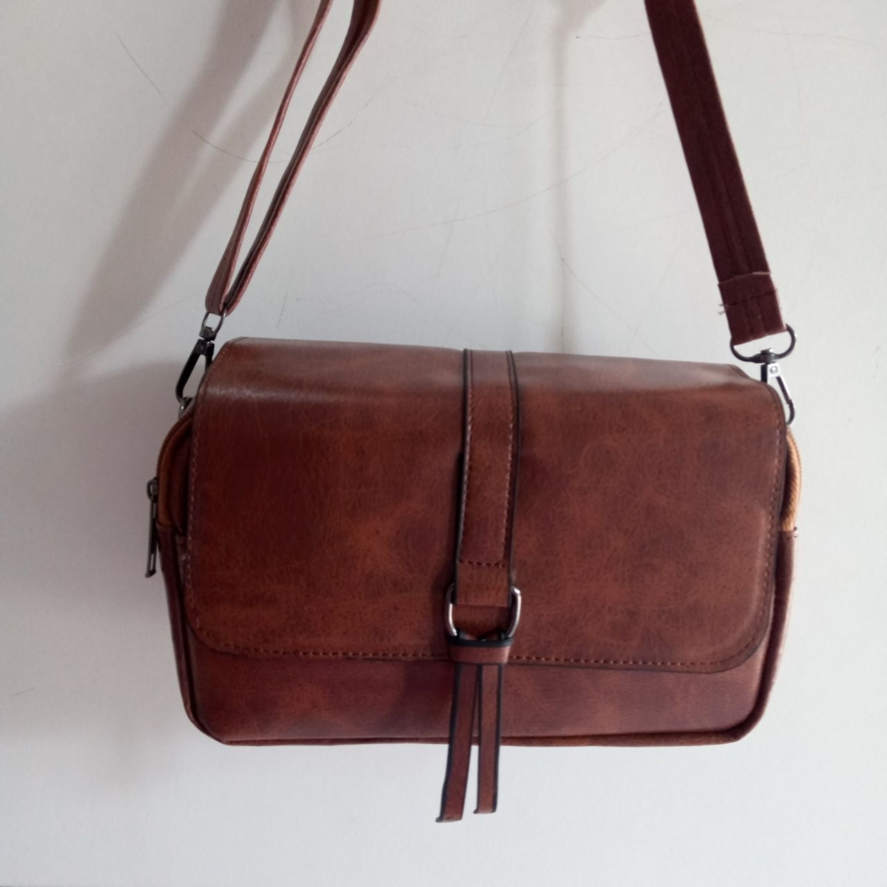 Ini adalah Tas Nirva Coffe size: medium, material: synthetic, color: light chocholate, brand: tasnirvabojonegoro, age_group: all ages, style: fashionable shoulder bag, gender: female, pattern: plain,