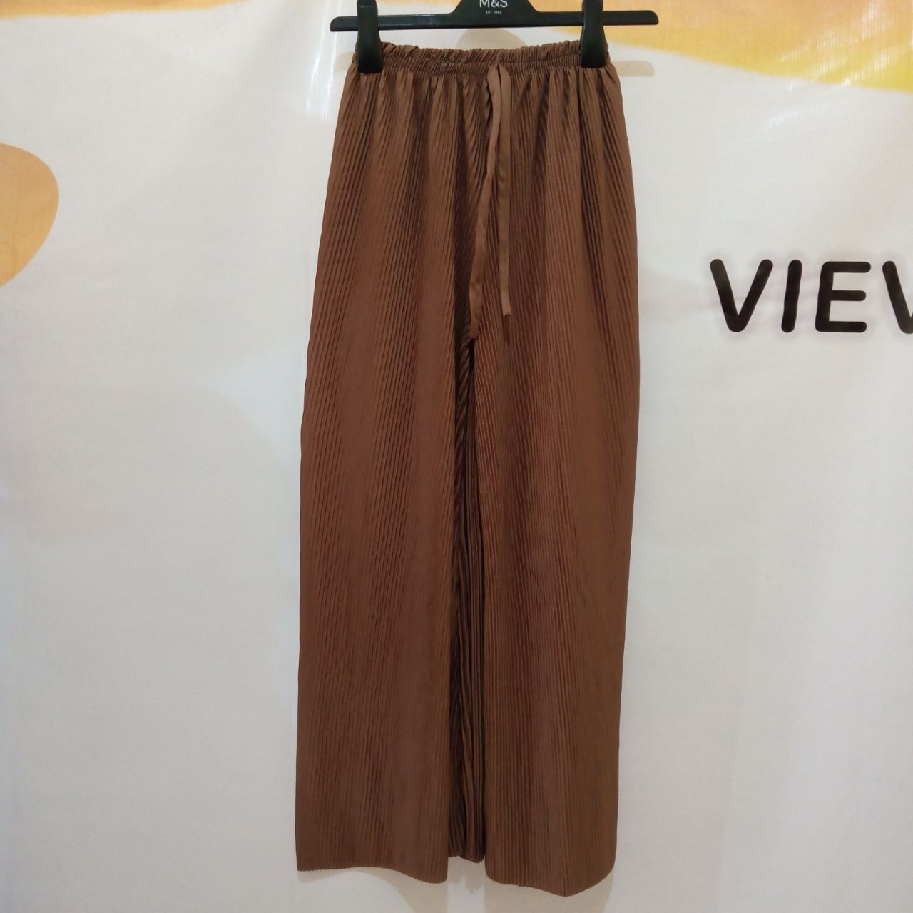 Ini adalah Kulot Plisket Tali Lidi Milo size: 98 cm, material: jersey, color: chocholate milo, brand: plisketlidibojonegoro, age_group: all ages, style: cool fashion culottes, gender: female, pattern: strip plisket,