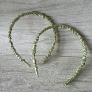 Ini adalah Bando Skranci Mint size: L, material: pvc, color: green mint, brand: bandoskrancibojonegoro, age_group: all ages, style: simple bandana skranci, gender: female, pattern: skranci,