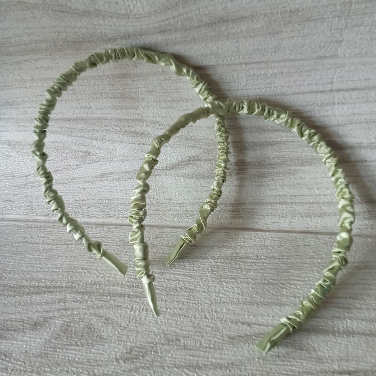Ini adalah Bando Skranci Mint size: L, material: pvc, color: green mint, brand: bandoskrancibojonegoro, age_group: all ages, style: simple bandana skranci, gender: female, pattern: skranci,