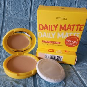 Ini adalah Emina Daily Matte Compact Powder 01 Light brand: Emina, age_group: all ages, gender: female,