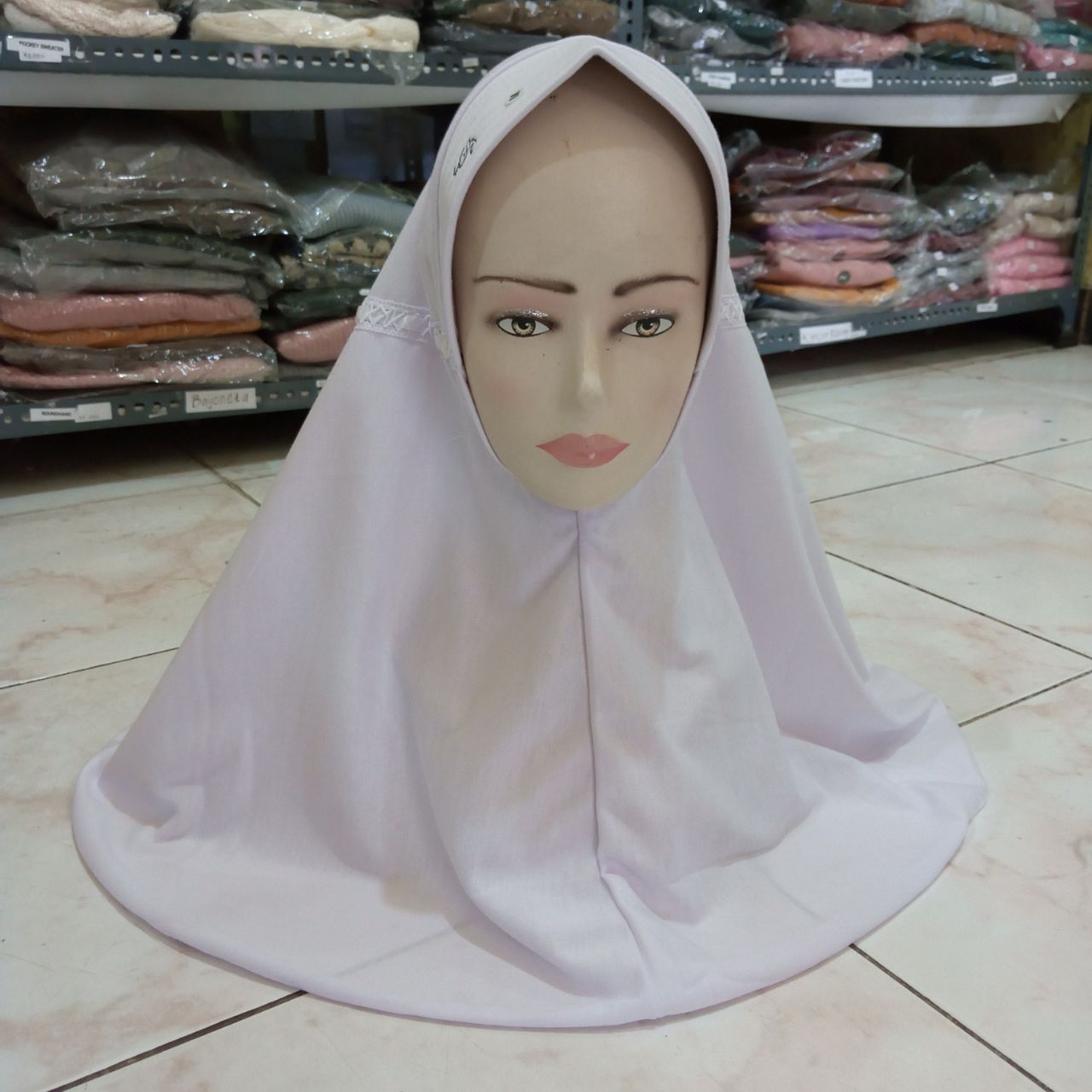 Ini adalah Jilbab Serut Sekolah M Putih size: M, material: cotton, color: white, brand: jilbabsekolahbojonegoro, age_group: adult, style: fashionable hijab student, gender: female, pattern: fashionable hijab student,