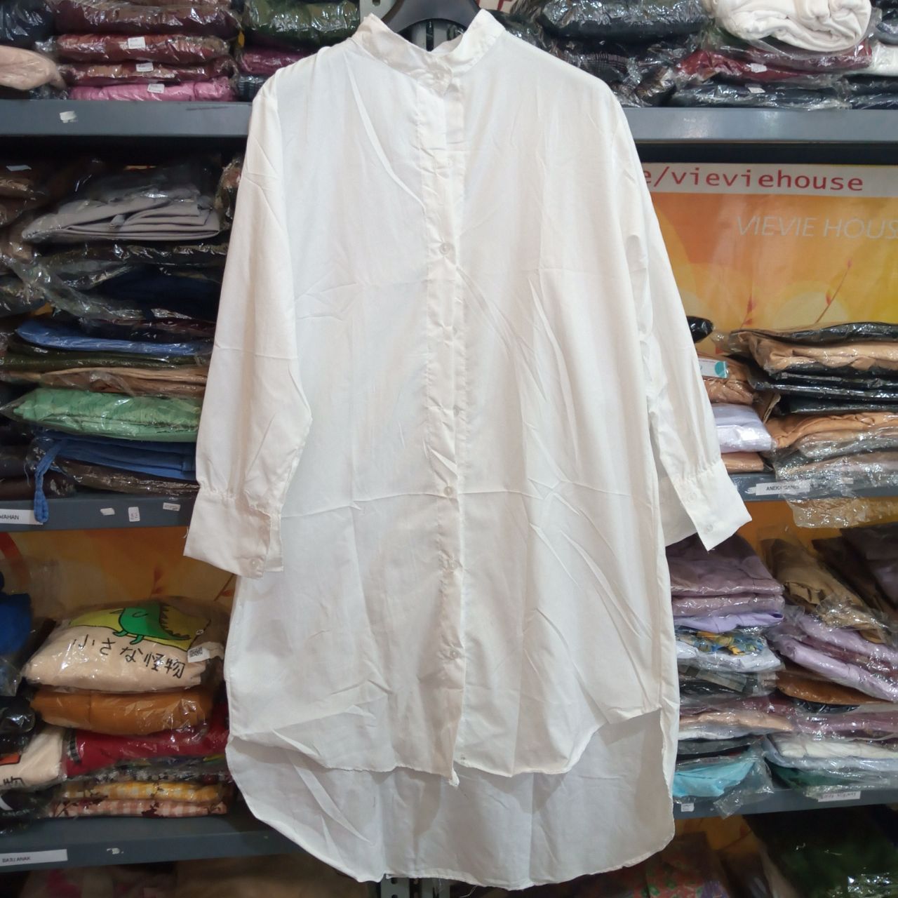 Ini adalah Kemeja Aily Putih size: L, material: cotton, color: white, brand: kemailybojonegoro, age_group: adult, style: fashionable top shirt long sleeve, gender: female, pattern: aily,