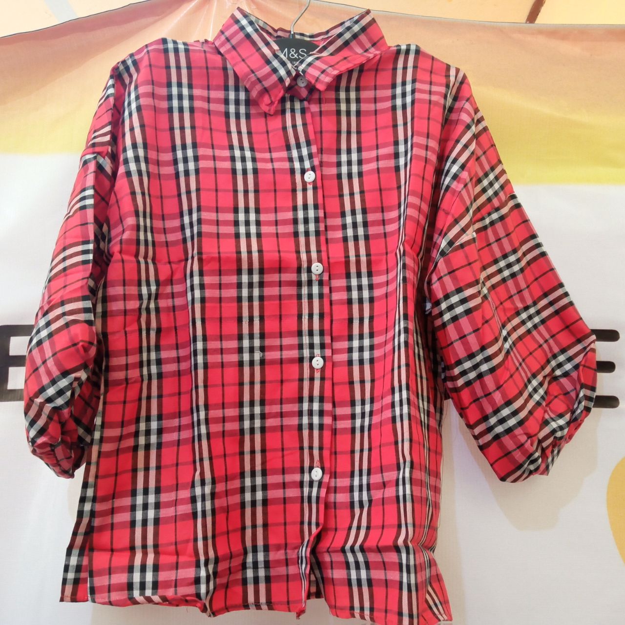 Ini adalah Kemeja Kotak Merah size: L, material: cotton, color: red, brand: kemkotakbojonegoro, age_group: adult, style: simple top shirt square, gender: female, pattern: kotak,