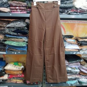 Ini adalah Kulot Button Coklat size: XL, material: wolycrepe, color: coklat, brand: kulotbuttonbjn, age_group: all ages, style: casual long pants, gender: female, pattern: button,