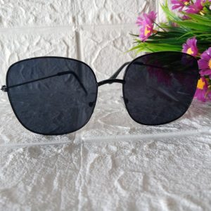 Ini adalah Kacamata Kotak Full Black size: one size, material: stainless steel, color: black, brand: kacamatakotakbjn, age_group: adult, style: fashionable square Sunglasses, gender: unisex, pattern: kotak,