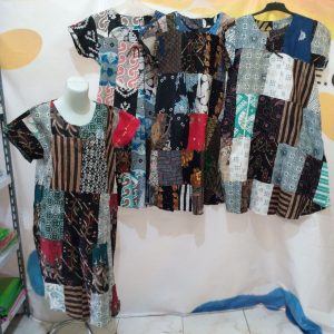 Ini adalah Daster Perca Dewasa size: L, material: Cutton, color: multicolor, brand: dasterpercabojonegoro, age_group: all adult, style: simple casual shirts, gender: female, pattern: perca,