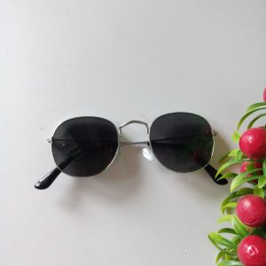 Ini adalah Kacamata Fashion KM97 Silver size: One size, material: stainles steel, color: silver, brand: aksesorisindonesia, age_group: adult, style: fashionable sunglasses, gender: unisex, pattern: km97,