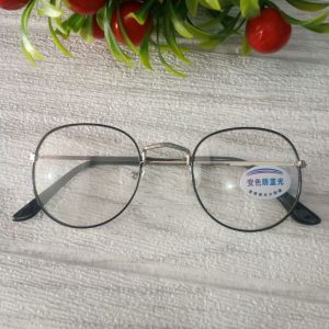 Ini adalah Kacamata Photocromic Oval Hitam Silver size: one size, material: stainless steel, color: black combination, brand: kacamataphotocromicbjn, age_group: adult, style: casual Sunglasses, gender: female, pattern: photocromic,