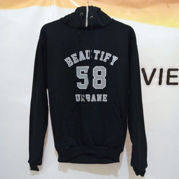 Ini adalah Hoodie Beauty Hitam size: LD 104cm, material: Fleece, color: black, brand: hoodiebautybojonegoro, age_group: all ages, style: hoodie sweater ootd, gender: unisex, pattern: plain with sablon,