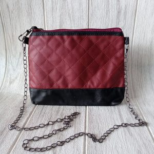Ini adalah Handbag CC Marun size: 22 cm x 17 cm, material: synthetic, color: maroon, brand: handbagccbojonegoro, age_group: adult, gender: female,