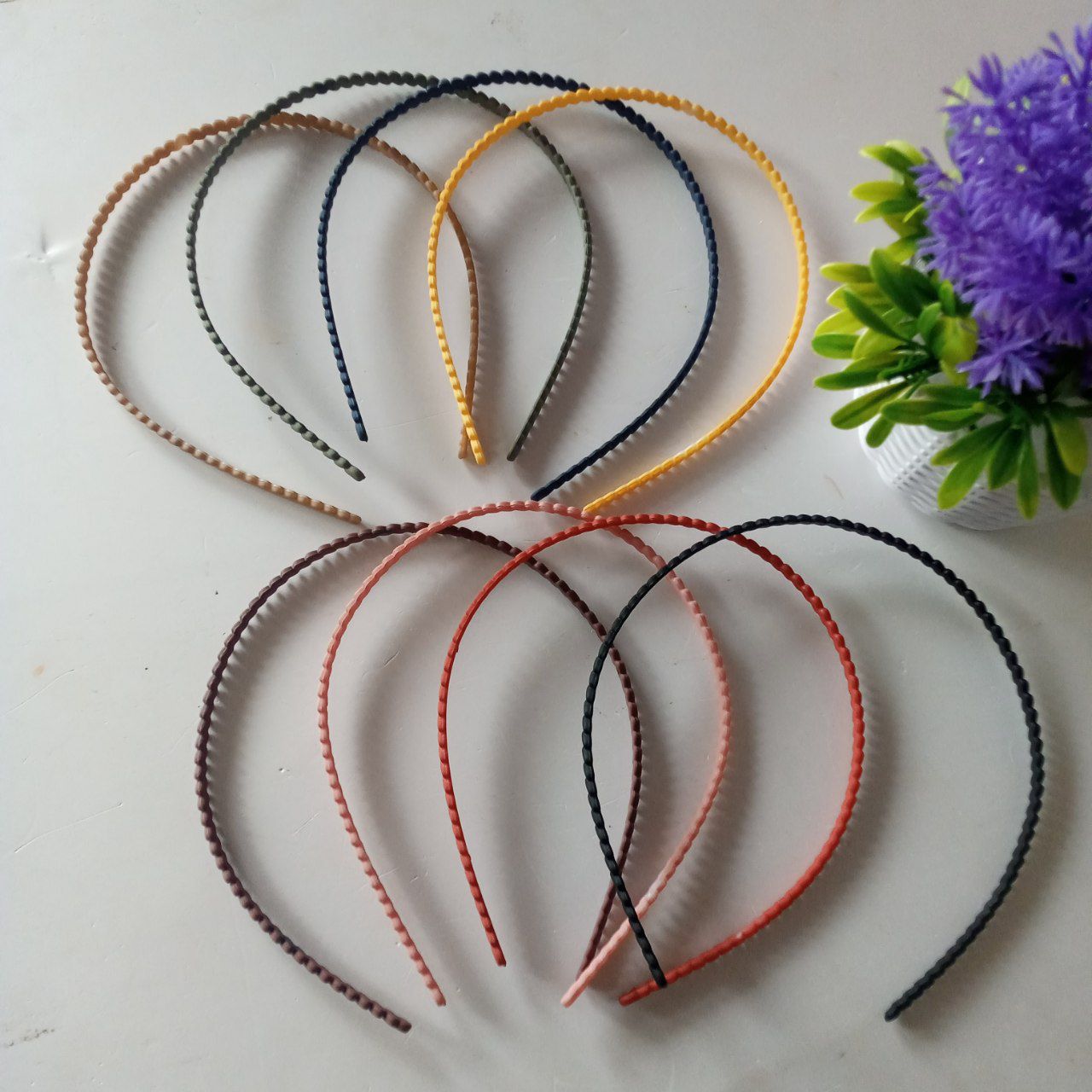 Ini adalah Bando Zigzag size: L, material: pvc, color: purple, brand: aksesorisbojonegoro, age_group: all ages, gender: female,