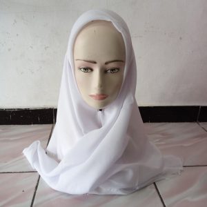 Ini adalah Saudia Rawis Putih size: 115cmx115cm, material: cotton, color: white, brand: saudiarawisbojonegoro, age_group: all ages, style: fashionable muslim headwear, gender: female, pattern: plain rawis,