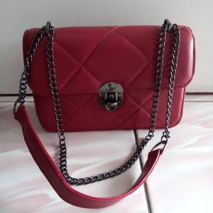 Ini adalah Tas Flora Merah size: 21cmx14cm, material: synthetic leather, color: red, brand: tasflorabojonegoro, age_group: adult, gender: female,