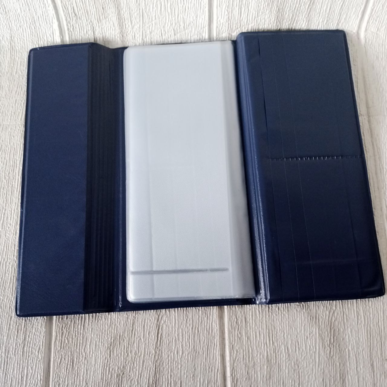 Ini adalah Dompet Disiplin Biru size: 13x9, material: synthetic leather, color: blue, brand: dompetdisiplinbjn, age_group: adult, style: casual women clip wallet, gender: female, pattern: leather disiplin,