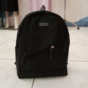 Ini adalah Tas Ransel Fanny Hitam size: 30cmx25cm, material: Micro Canvas, color: black, brand: tasfanybojonegoro, age_group: all ages, gender: unisex,