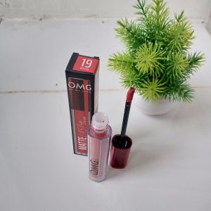 Ini adalah Lipcream OMG 19 brand: OMG - Oh My Glam Matte Kiss Lip Cream, age_group: all ages, gender: female, capacity: 3.5 ml, ingredients: isododecane,aluminum starch octenylsuccinate,trisiloxane,diisostearyl malate,trimethylsiloxysilicate,silica dimethyl silylate,disteardimonium hectorite,ethylhexyl palmitate,polyglyceryl-6 polyhydroxystearate,propylene carbonate,polyhydroxystearic acid,cyclopentasiloxane,phenoxyethanol,polyglyceryl-6 polyricinoleate,ethylhexylglycerin,caprylyl methicone,dimethicone/vinyl dimethicone crosspolymer,fragrance,aluminum hydroxide,triethoxycaprylylsilane,simmondsia chinensis (jojoba) seed oil,tocopheryl acetate,tocopherol,ascorbyl palmitate. may contain: ci 77491,ci 77891,ci 77492. ci 15850:1,ci 77499,ci 15850,ci 15850:2,
