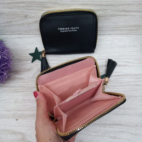 Ini adalah Dompet Dova Hitam size: 11 cm x 9.5 cm, material: synthetic, color: black, brand: dompetdova, age_group: all ages, style: fashionable clip wallet, gender: female, pattern: plain,