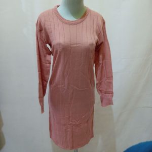 Ini adalah Dress Rajut Dusty size: 100cm, material: wol, color: pink dusty, brand: dressrajutbjn, age_group: all ages, style: casual style, gender: female, pattern: plain,