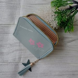 Ini adalah Dompet April Biru Muda size: 11 cm x 9.5 cm, material: synthetic, color: light blue, brand: dompetapril, age_group: all ages, style: casual clip wallet, gender: female, pattern: plain,