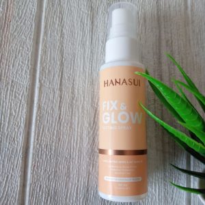 Ini adalah Hanasui Fix Glow Setting Spray brand: hanasui, age_group: all ages, gender: female, capacity: 60 ml, ingredients: Aqua, Glycerin,Polytrimethylloryacrylate,Hydrogenated Castor Oil,Dimethicone,Crosspolymer,C12-13 Poreth-2, Disodium,Loureth-1 Phosphate,Prunus Persoa Flower Extract, C Poreth-3, Dispetium EDTA, Fragrance, Sic Phosphate, Butylene Glycol,Isoceteth-10, Trideceth-12,