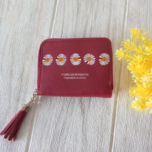 Ini adalah Dompet Daisy Merah size: 15 cm x 10 cm, material: synthetic leather, color: red, brand: dompetbungadaisy, age_group: all ages, style: fashionable wallet, gender: female, pattern: flowers printing,