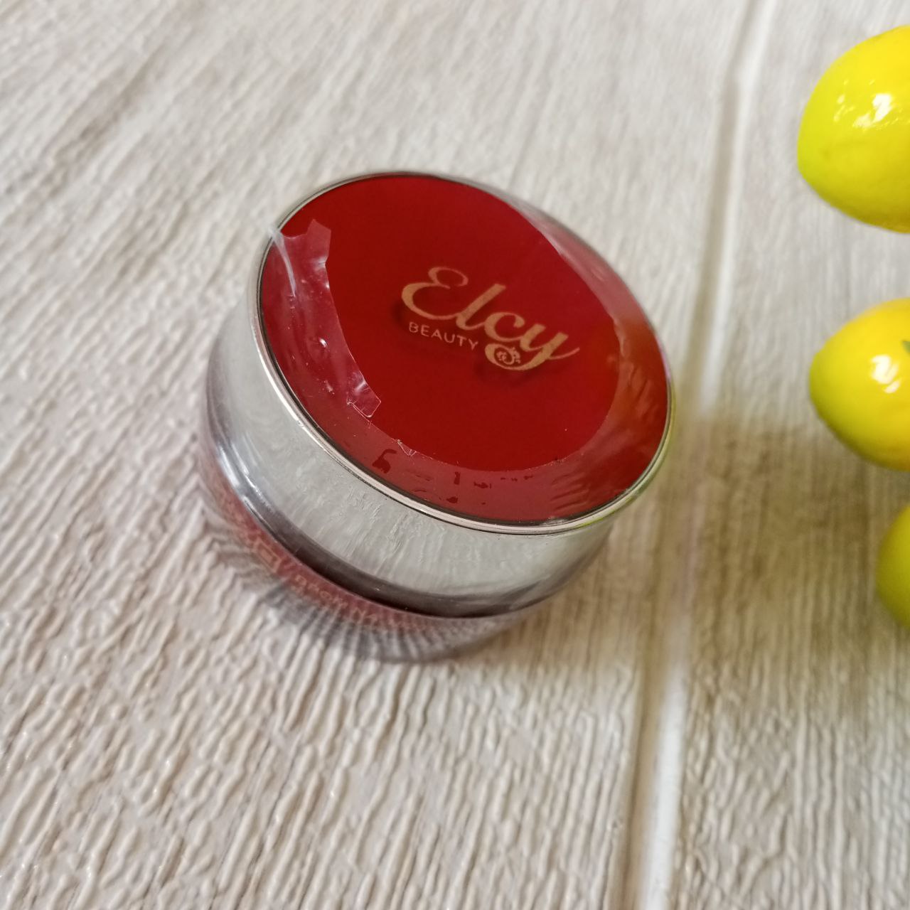 Ini adalah Elcy Jelly Pelincin brand: Elcy, age_group: all ages, gender: female, capacity: 0.35 oz, ingredients: Aqua, Dimethicone, Glycerin, Alpha-Arbutin,Carbomer, Retinol, Parfum,Phenoxyethanol, Potassium Hydroxide,